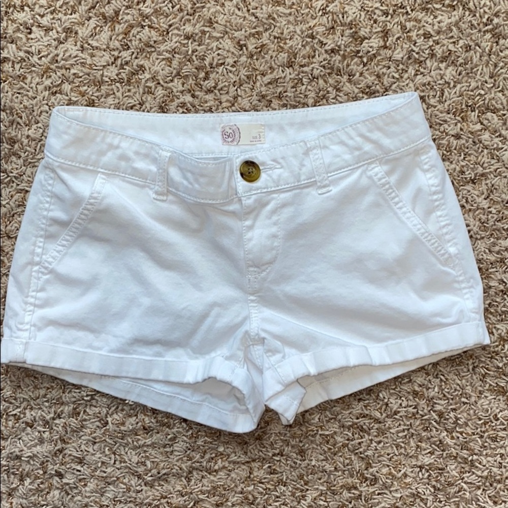 Juniors size 3 white shorts.